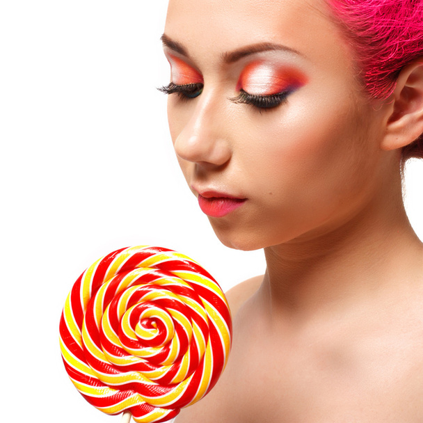 woman licks candy - Foto, afbeelding