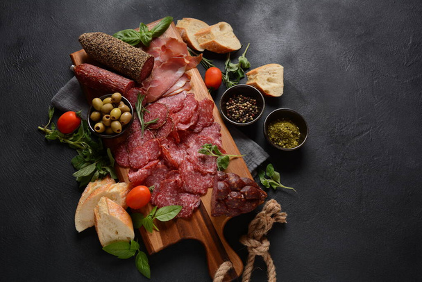 Antipasto Platter salami smoked sausage and olives   with grissini bread sticks - Foto, Bild