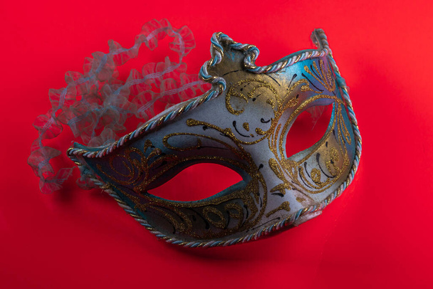απομονωμένη μάσκα καρναβαλιού της Βενετίας - Φωτογραφία, εικόνα