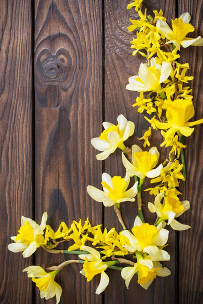 yellow narcissus  on dark wooden background - Φωτογραφία, εικόνα