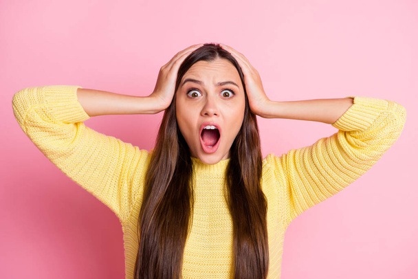 Portrait of young attractive shocked surprised scared afraid girl hold hands head open mouth isolated on pink color background - Fotoğraf, Görsel
