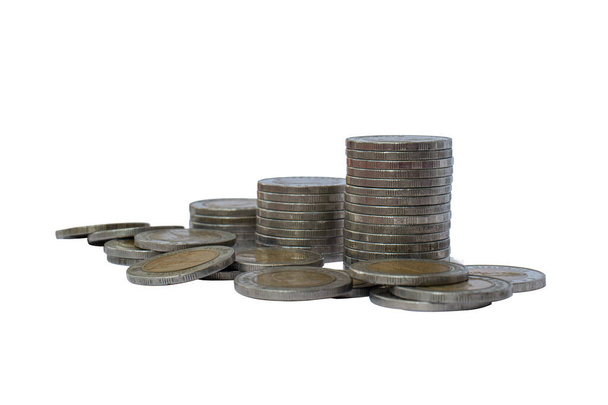Een stapel geld munten op een witte achtergrond - Foto, afbeelding