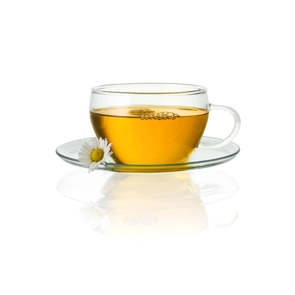Tasses à thé camomille verre à marguerite boisson chaude isolée découpe froide-chaude
 - Photo, image