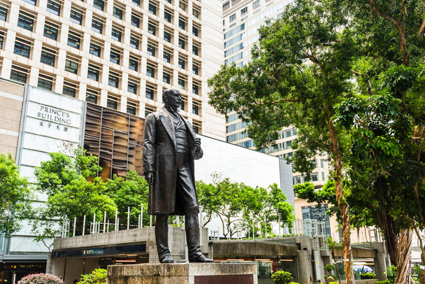 Statue of Sir Thomas Jackson Bart Statue Square in Hong Kong. Sir Thomas Jackson was the third Chief Manager of The Hongkong and Shanghai Banking Corporation. - Foto, imagen