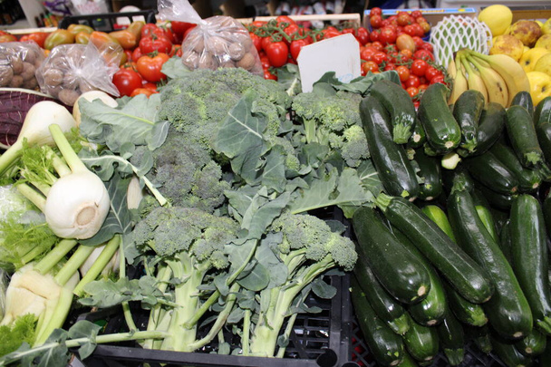 ortaggi nel mercato delle verdure - Foto, immagini