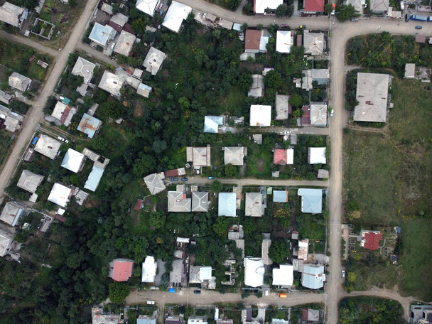 Vista aérea de arriba hacia abajo en las calles de Armenia. Ciudad de Gyumri - Foto, imagen