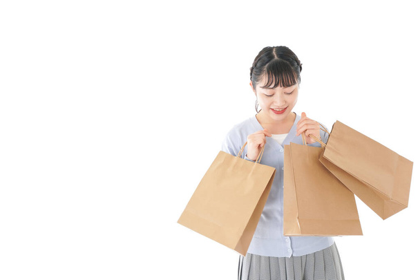 Mujer joven disfrutando de compras - Foto, imagen