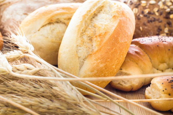 Différents produits de boulangerie pain rouleaux grain
 - Photo, image