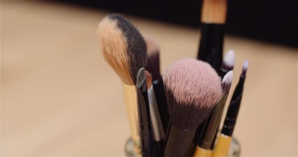 Make-up Brush Set op tafel draaiend - Video