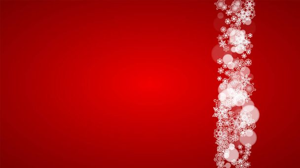 Vánoční vločky na červeném pozadí. Santa Claus barvy. Horizontální vánoční sněhové vločky rám pro prázdninové transparenty, karty, prodej, speciální nabídky. Padající sníh s bokeh na oslavu večírku - Vektor, obrázek