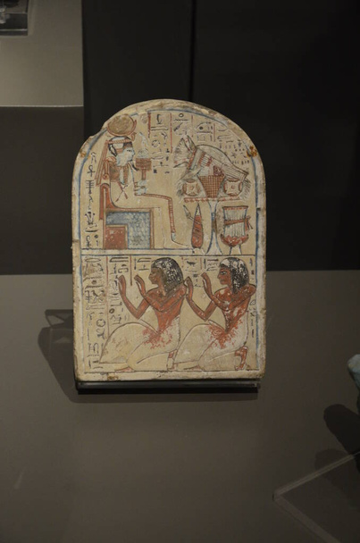 Muumioiden, esineiden ja egyptiläisten löytöjen näyttely Torinon Egyptin museossa - Valokuva, kuva
