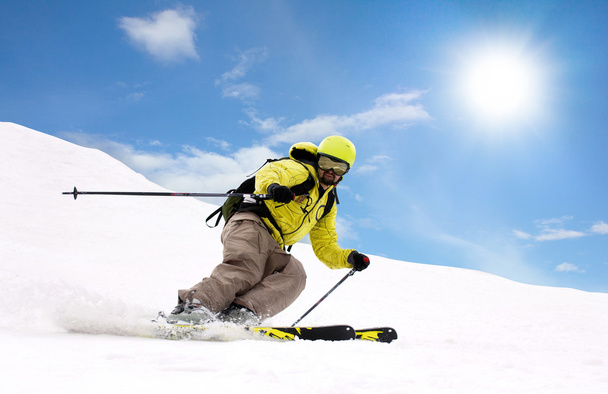skier on mountain slopes - Foto, Imagem