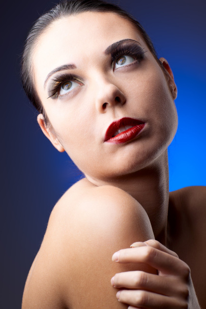 Beautiful woman over color background - Foto, afbeelding