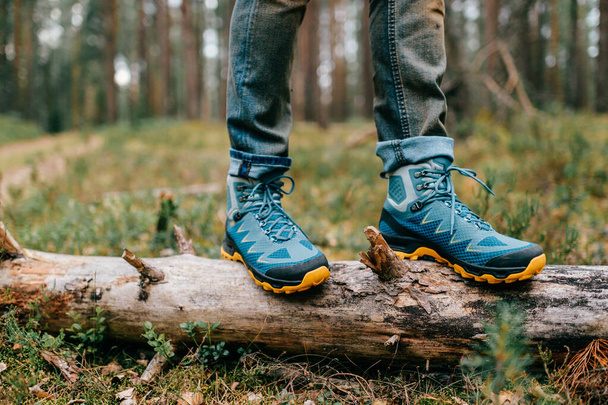 Male legs wearing sportive hiking shoes. Mens legs in trekking boots for outdoor activity. - Foto, Imagem