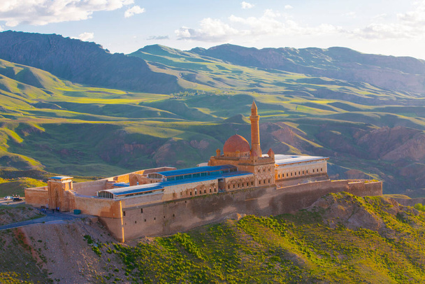 shak Pasha Palace ou shak Pasha Complex est un château bey situé à 5 kilomètres de Doubayazt près de la montagne Ar. - Photo, image