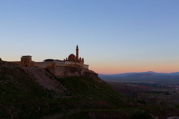 Шак-паша Палас или Шак-паша Комплекс является беком замок расположен в 5 км от Doubayazt около горы Ар. - Фото, изображение