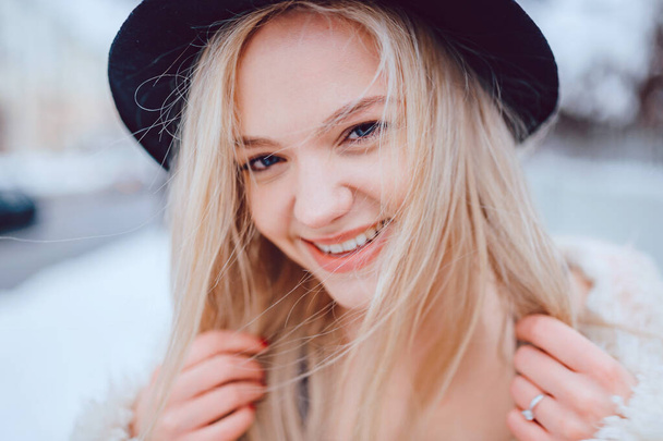 Portrait of funny smiling stylish blonde girl in hat  - Foto, Bild