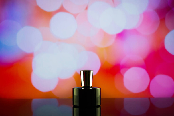 silhouette of a black bottle with a men's perfume - Foto, Imagem