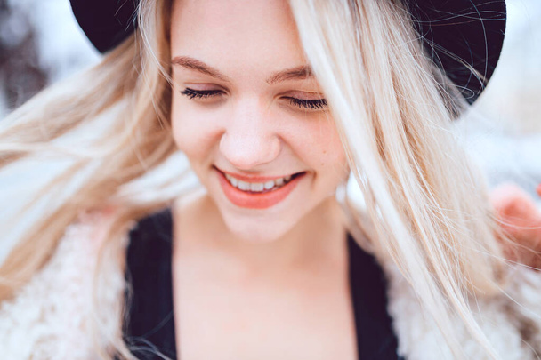 Portrait of funny smiling stylish blonde girl in hat  - Foto, Imagem