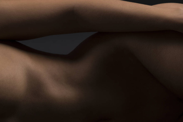 An amazing shot of a pelvis of a naked female body - aesthetic - Foto, Imagem