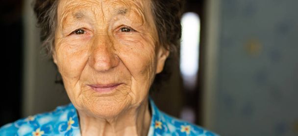 Ältere Dame Porträt, ältere Frau - Foto, Bild
