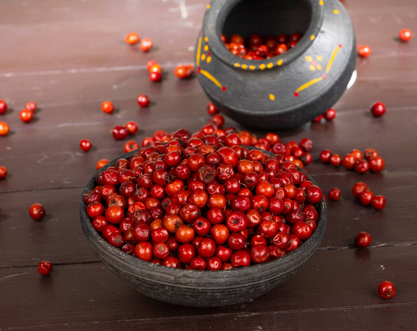 Indiai gyümölcs piros bogyó is ismert, mint Bor, Bora vagy unalom - Fotó, kép