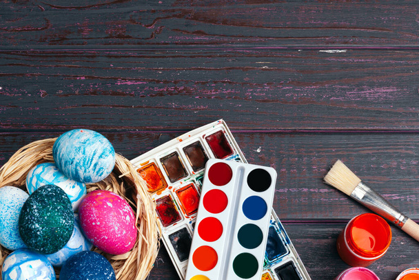 process of painting Easter eggs. Preparing for Easter. - 写真・画像