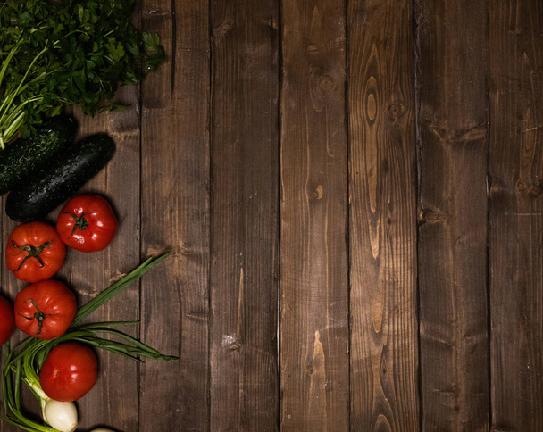 vegetables  on a wooden board - Foto, afbeelding