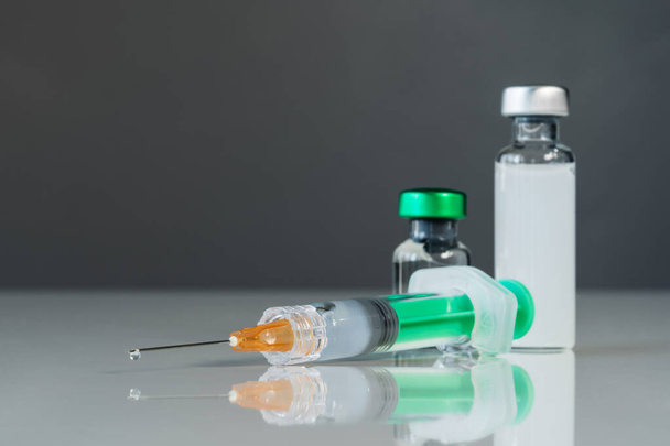 syringe injection medicine and vaccine bottle  - Фото, зображення
