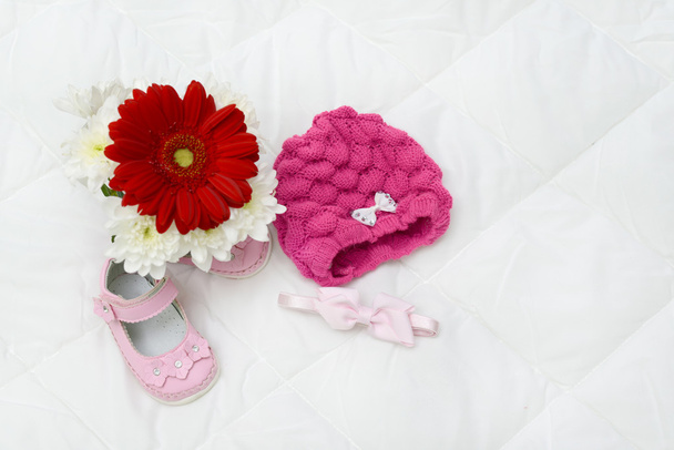 Gerbera és rózsaszín baba cipő - Fotó, kép
