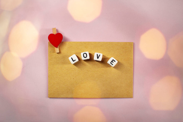 Slovo láska se skládá z kostek s prostorem pro podpis. - Fotografie, Obrázek