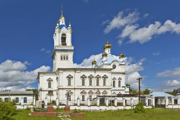 Catedral da Proteção da Virgem Santa. Kamyshlov. Região de Sverdlovsk. A Rússia. JULHO 26, 2017 - Foto, Imagem
