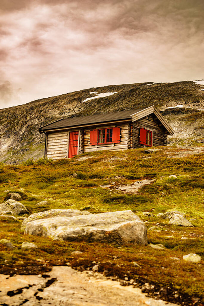 Norwegian old country houses hytte in the mountains. Beautiful landscape in Norway, Scandinavia - Foto, Bild