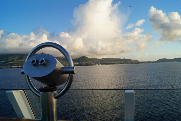 Бінокуляр круїзного корабля
 - Фото, зображення