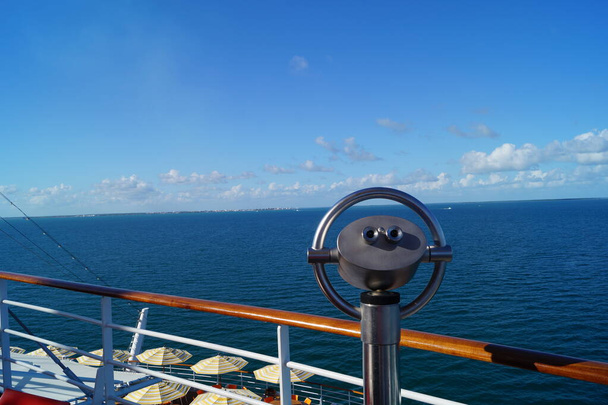 Binoculair van een cruiseschip - Foto, afbeelding