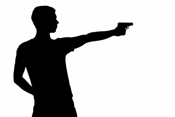 νεαρός άνδρας καταφέρθηκε με πιστόλι - Φωτογραφία, εικόνα