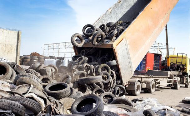 Industria del reciclaje de neumáticos
 - Foto, imagen