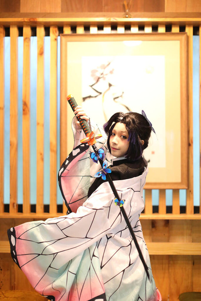 Japan anime cosplay Porträt eines Mädchens mit Comic-Kostüm mit japanischem Motiv - Foto, Bild