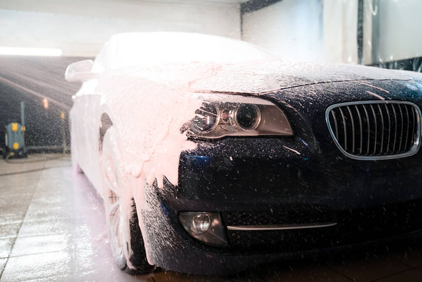 Applying foam to the car. Professional auto wash - Fotoğraf, Görsel