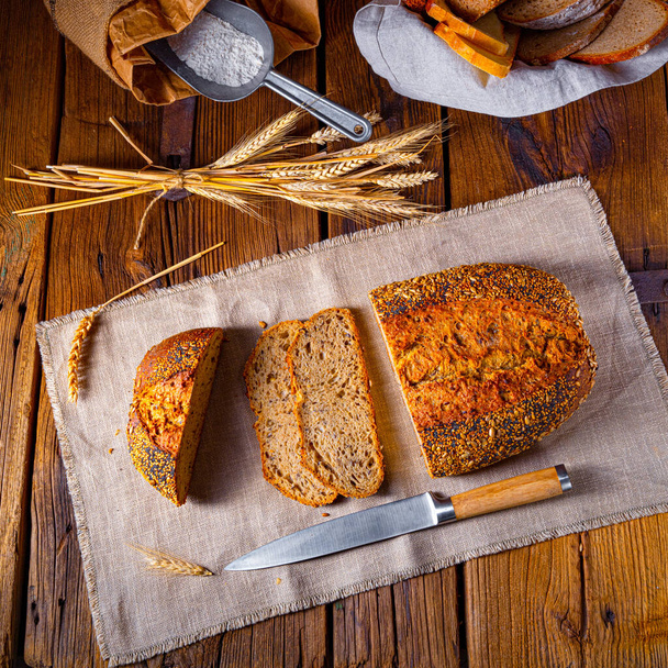 Flaxseed bread with a poppy seed and sesame mixture - Valokuva, kuva