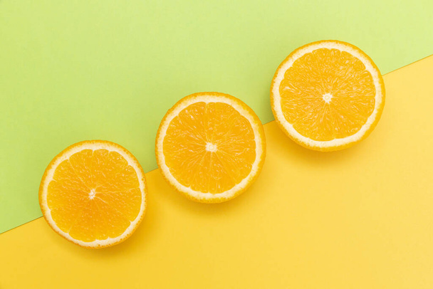 fresh ripe juicy orange slices on a white background. - Foto, Imagem