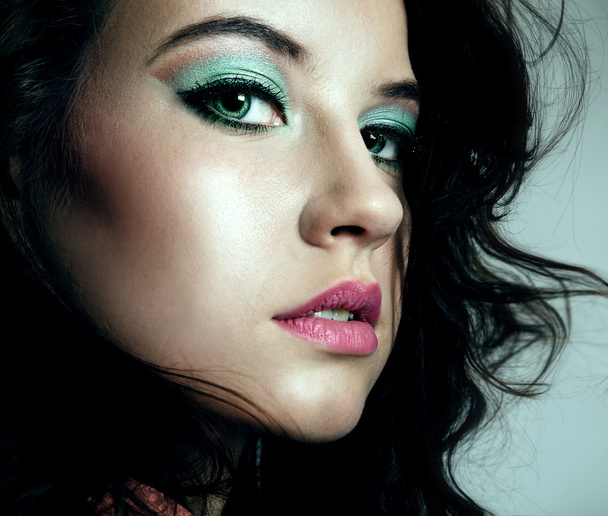 Closeup portrait of beautiful brunette. - Foto, Bild