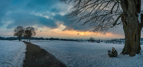 Fantastico paesaggio invernale innevato vicino a Heiligenberg sul Lago di Costanza al belvedere Amalienhoehe - Foto, immagini