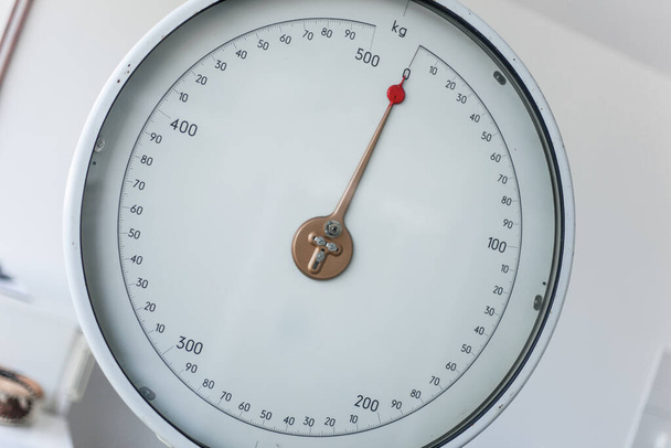 A selective focus shot of domestic weigh scales - Foto, afbeelding