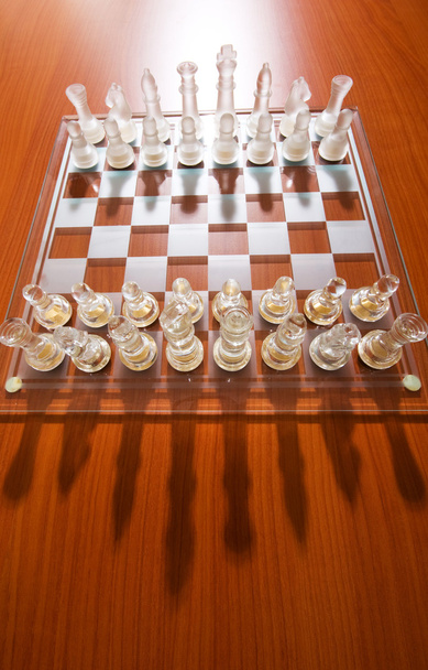 Ensemble de figures d'échecs sur le plateau de jeu
 - Photo, image