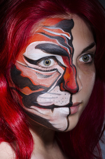yüz boyama kadınla - Fotoğraf, Görsel
