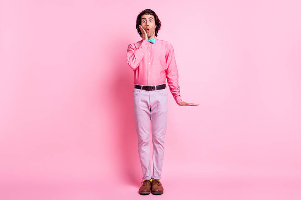Full body photo of handsome surprised young gentleman hold hand cheek shocked isolated on pastel pink color background - 写真・画像