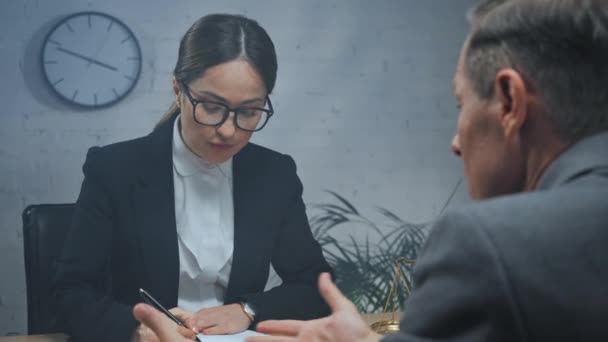 Lawyer talking with man on blurred foreground in office   - Filmagem, Vídeo