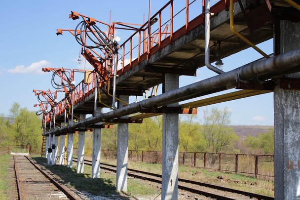 plnicí a vypouštěcí železniční rampa pro zkapalněný plyn - Fotografie, Obrázek