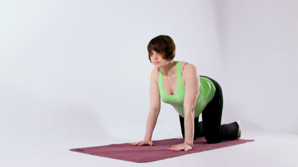 Pregnant woman doing yoga - Footage, Video
